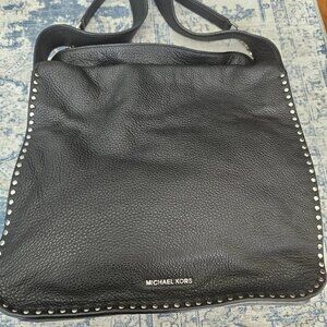 Michaels Kors Black Leather Shoulder Bag with magnetic closure